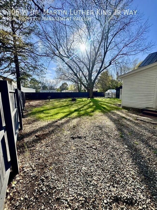 Building Photo - 405 W Dr. Martin Luther King Jr. Way