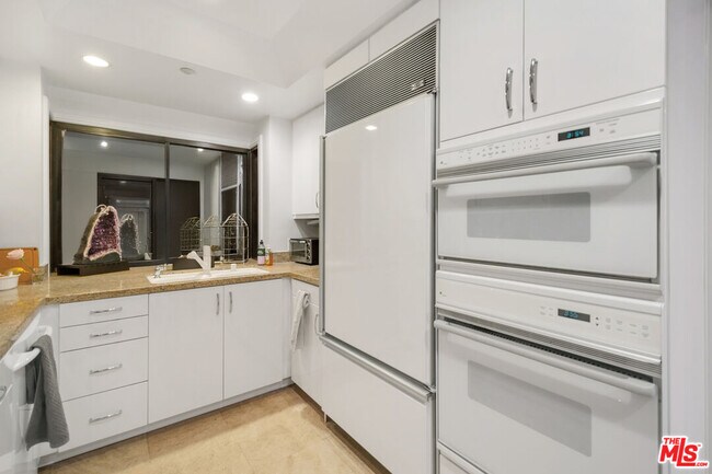 Building Photo - 701 Ocean Ave