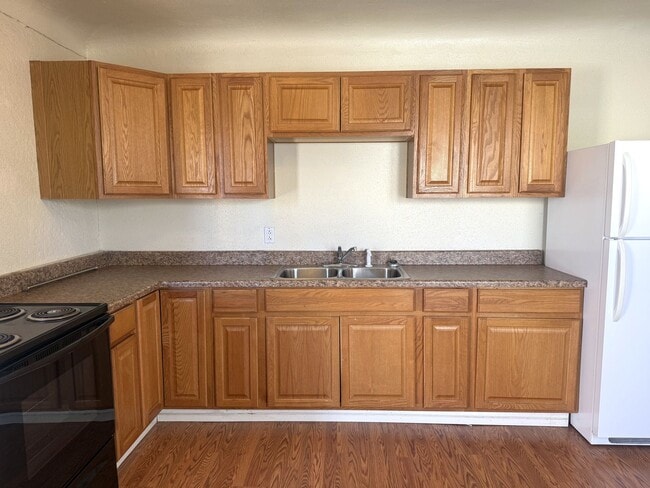 Building Photo - 206 Cornell Dr SE