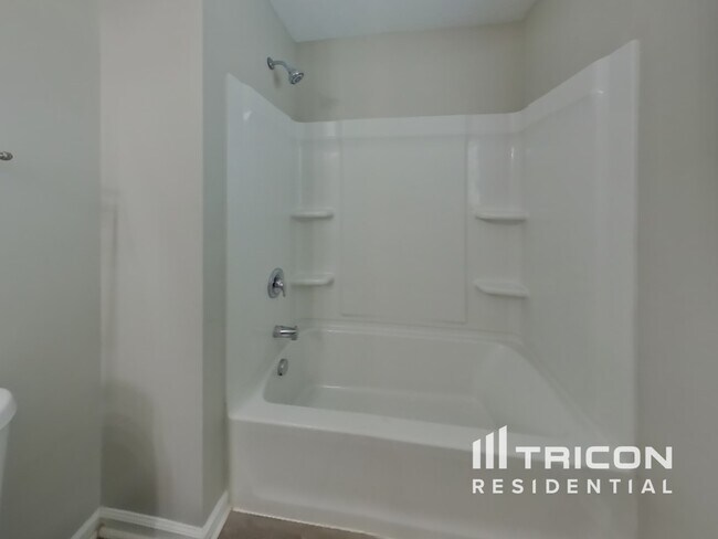 Building Photo - 2488 Shadow Bend Dr