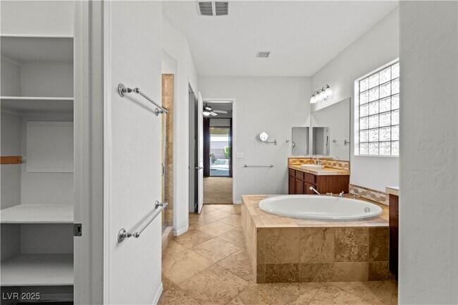 Building Photo - 2685 La Boutique St