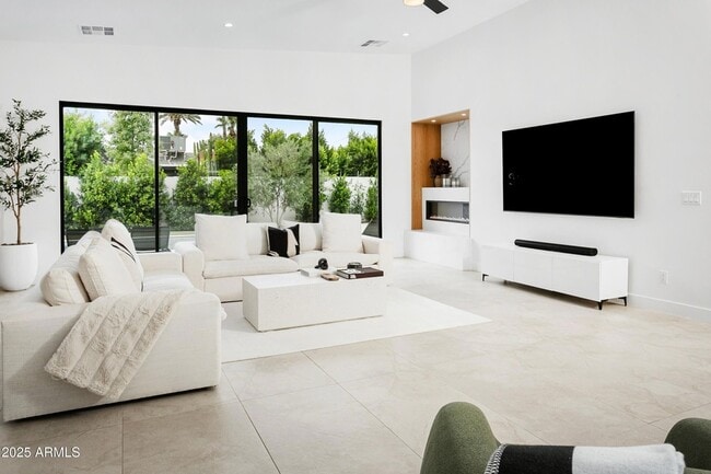 Building Photo - 4002 N 33rd Pl