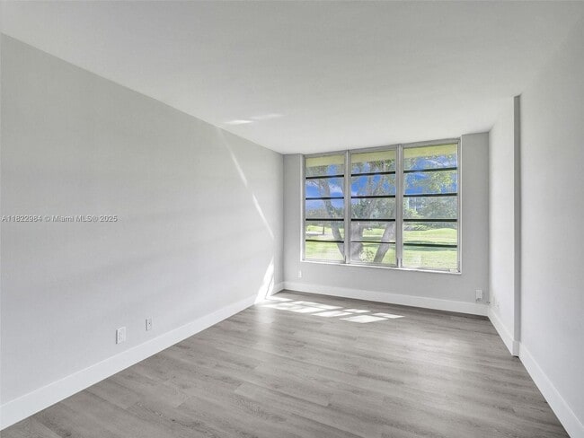 Building Photo - 3700 Oaks Clubhouse Dr