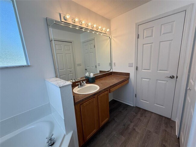 Building Photo - 2 Upland Pl