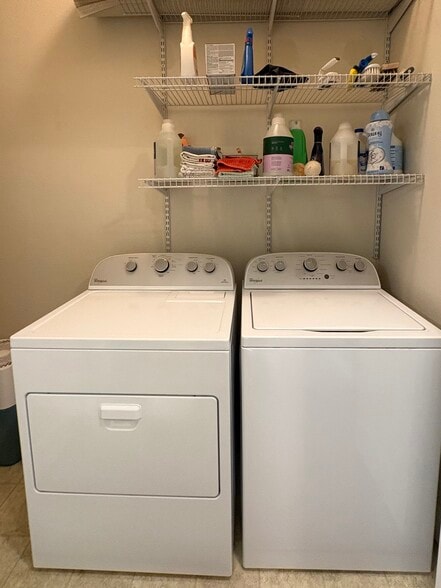In-unit laundry on upper level - 200 Poplar St
