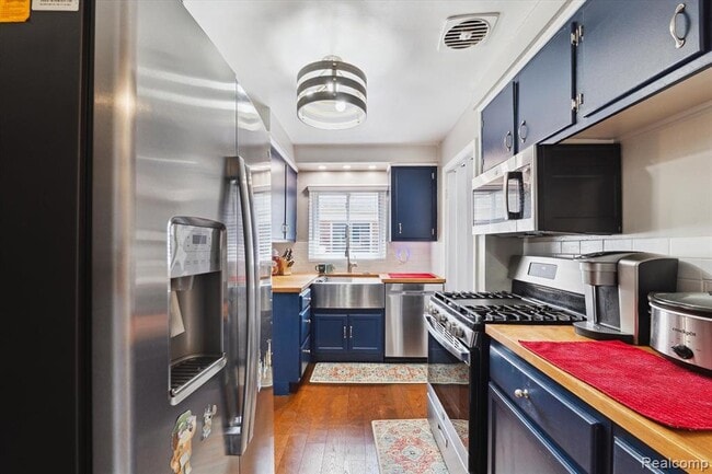 Building Photo - 452 Sunningdale Dr