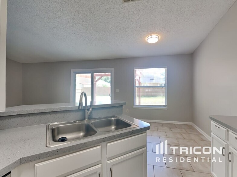 Building Photo - 3397 Westfield Dr