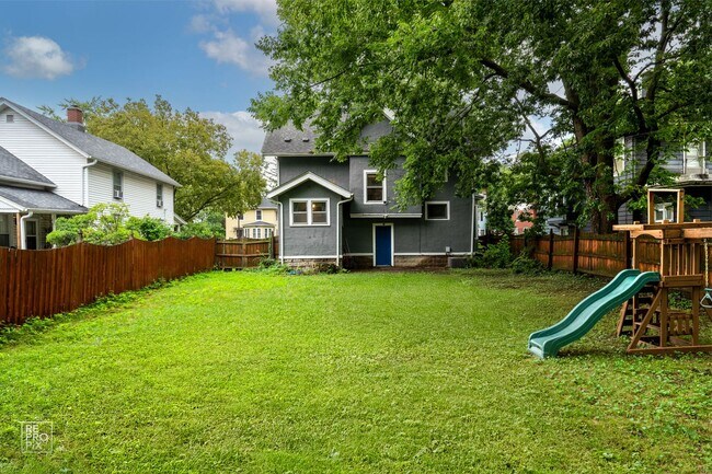Building Photo - Aurora Home in Historic District