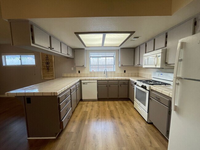 Building Photo - Stylish 3-Bedroom Home with Spacious Backy...