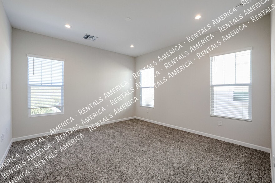 Building Photo - 17052 N 50th St
