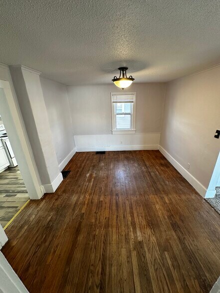 Building Photo - 305 S Western Ave