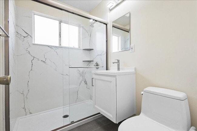 Building Photo - 2208 Buena Vista Ave