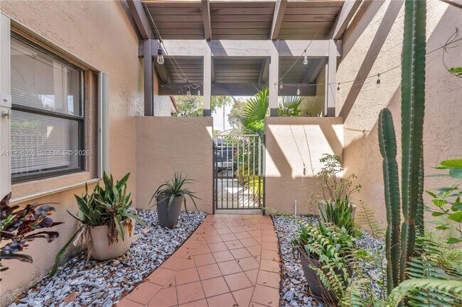 Building Photo - 10003 Costa Del Sol Blvd