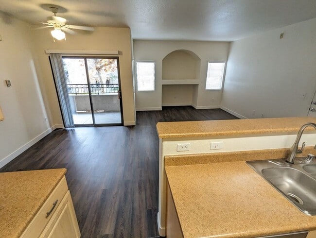 Building Photo - 8250 N Grand Canyon Dr