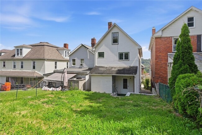 Building Photo - 410 W 8th Ave