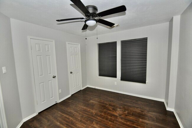 Building Photo - 8819 Hedgestone Ct