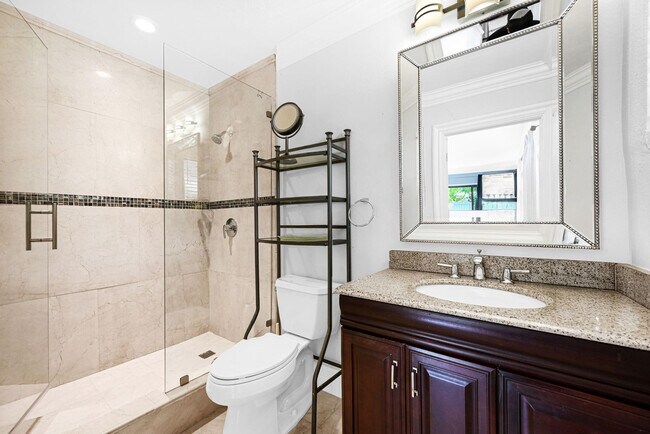 Building Photo - 836 Orchid Dr