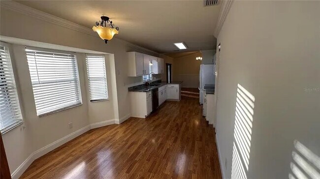 Dining Room - 185 SE 62nd Ave
