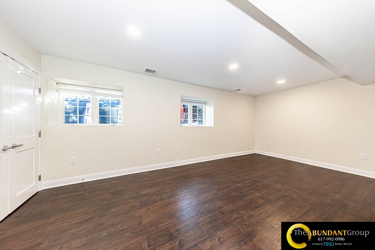 Building Photo - 48 Caldwell Rd