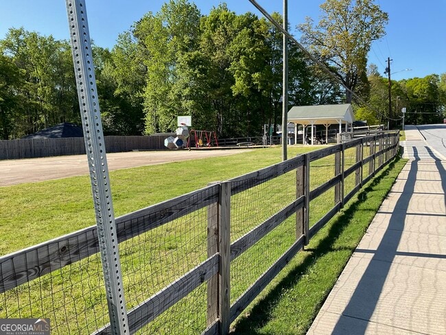 Building Photo - 6052 Pine St