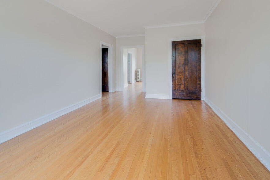 Building Photo - 1919 W Estes Ave