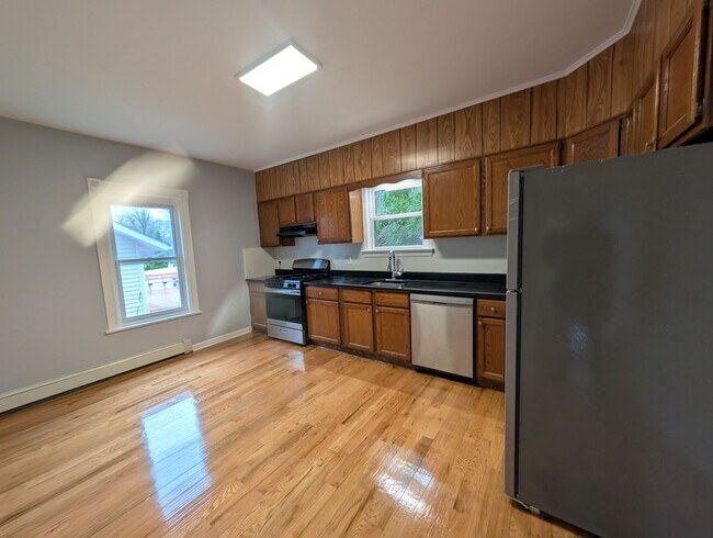 Building Photo - 677 Gerard Ave