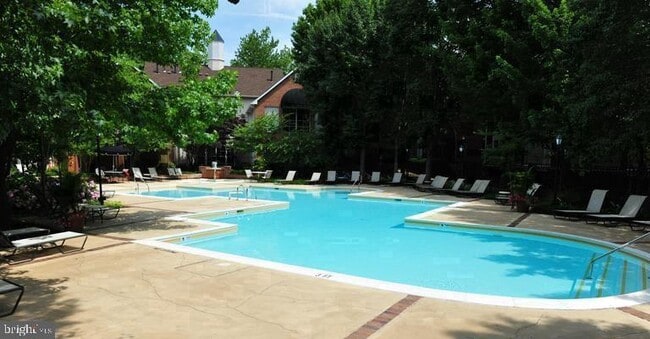 Building Photo - 1532 Lincoln Way