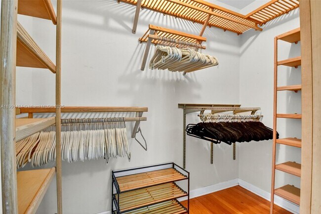 Building Photo - 2910 N Flagler Dr