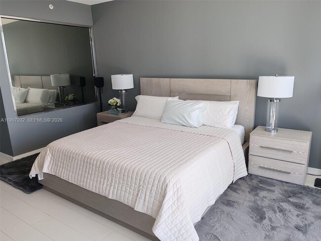 Building Photo - 200 Biscayne Blvd Way