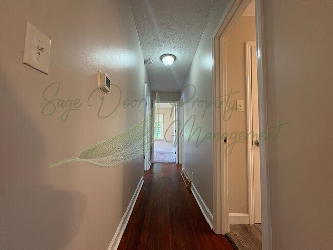 Building Photo - SINLGE FAMILY HOME IN RAYTOWN!!!
