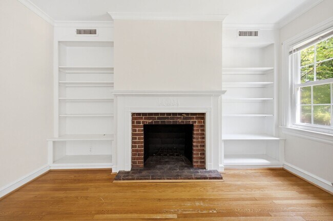 Building Photo - 1500 44th St NW