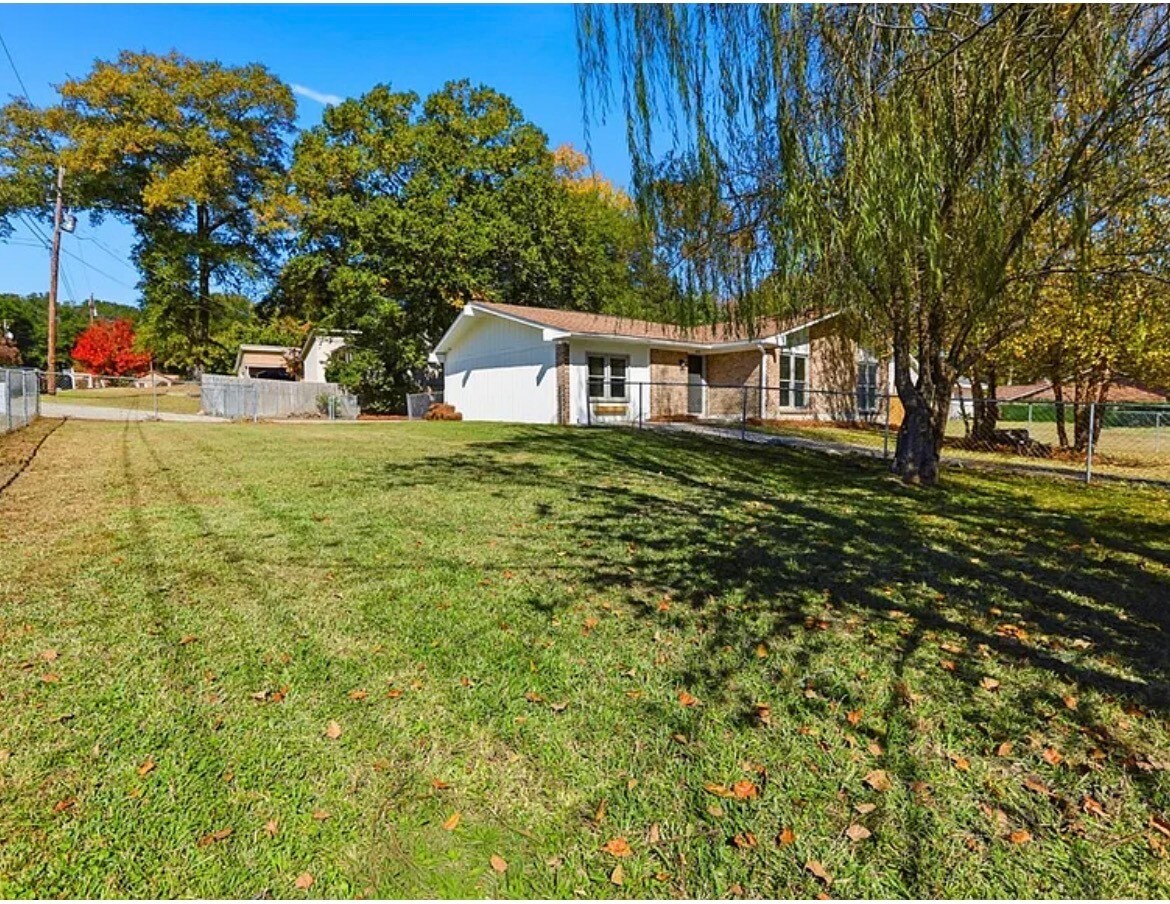 Building Photo - 6215 Parker Dr