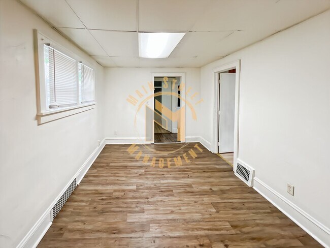 Building Photo - 608 2nd St