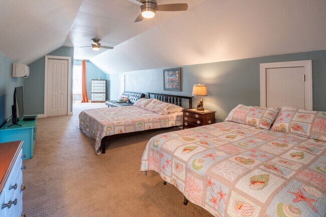 Building Photo - 4502 E Oak Island Dr