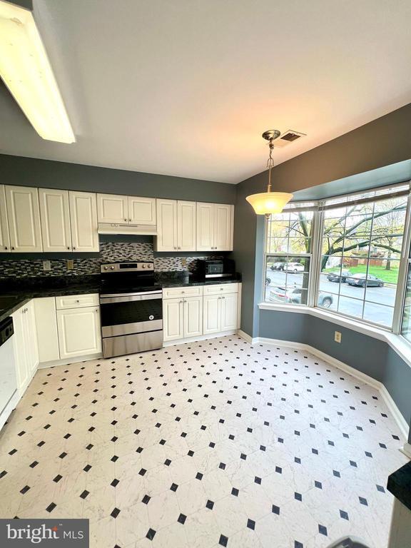 Building Photo - 2095 Pawlet Dr