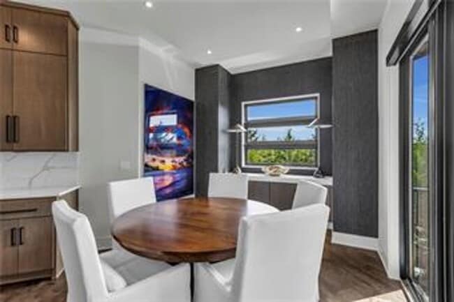 Building Photo - {5842} Luxury Rental in Forrest Ridge Esta...