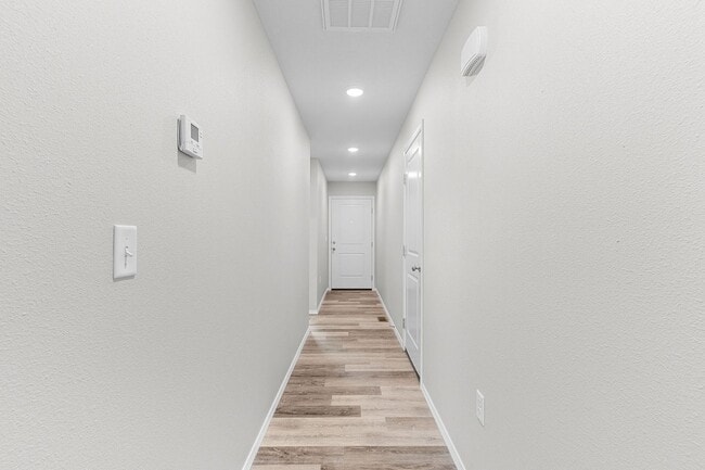 Building Photo - Newly built 3 bedroom duplex-Westbury Gardens!