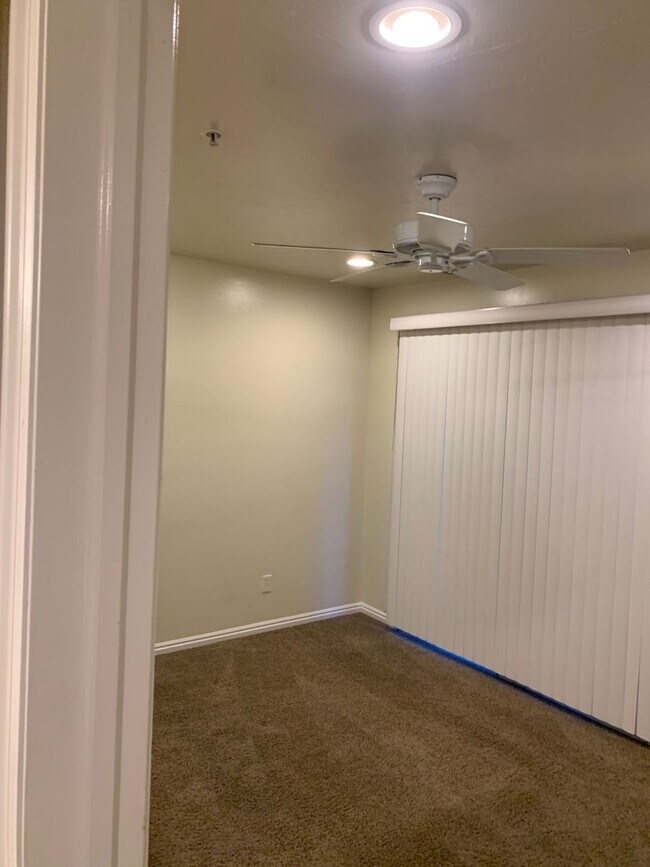 Building Photo - 672 N 500 W