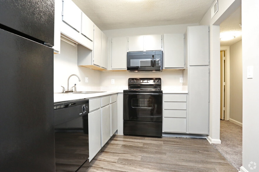 1BR, 1BA - 863 SF - Kitchen - Ashby