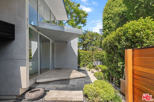 Building Photo - 8735 Dorrington Ave