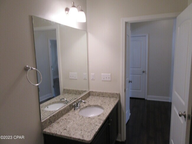 Building Photo - 105 N Shoreview Dr.