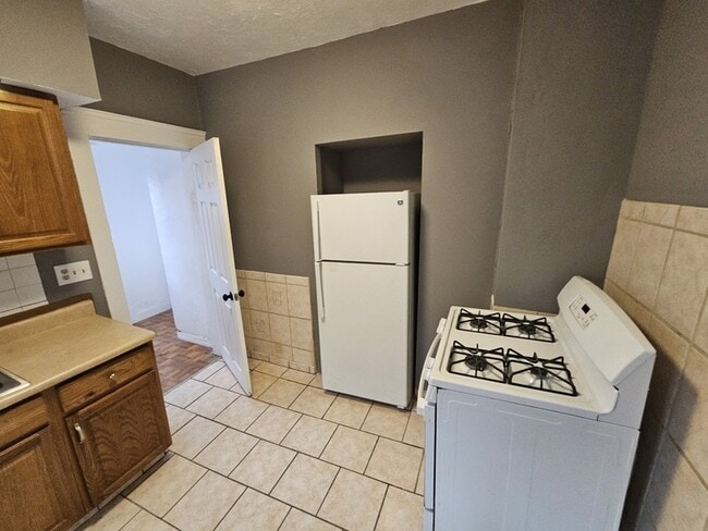 Building Photo - 440 E 115th St