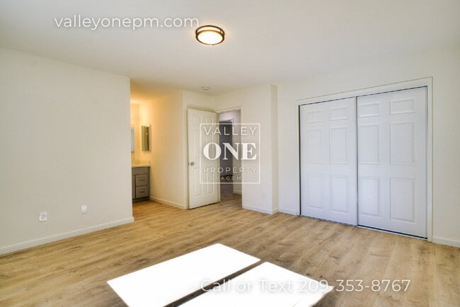 Building Photo - 1634 Arlington Ct