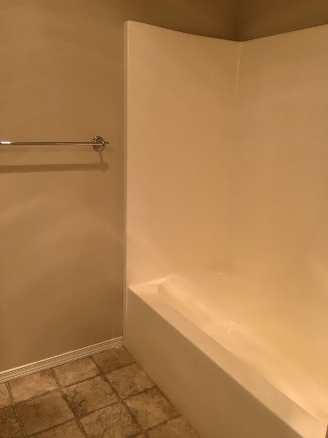 Building Photo - 3 Bedroom Duplex in SW Redmond