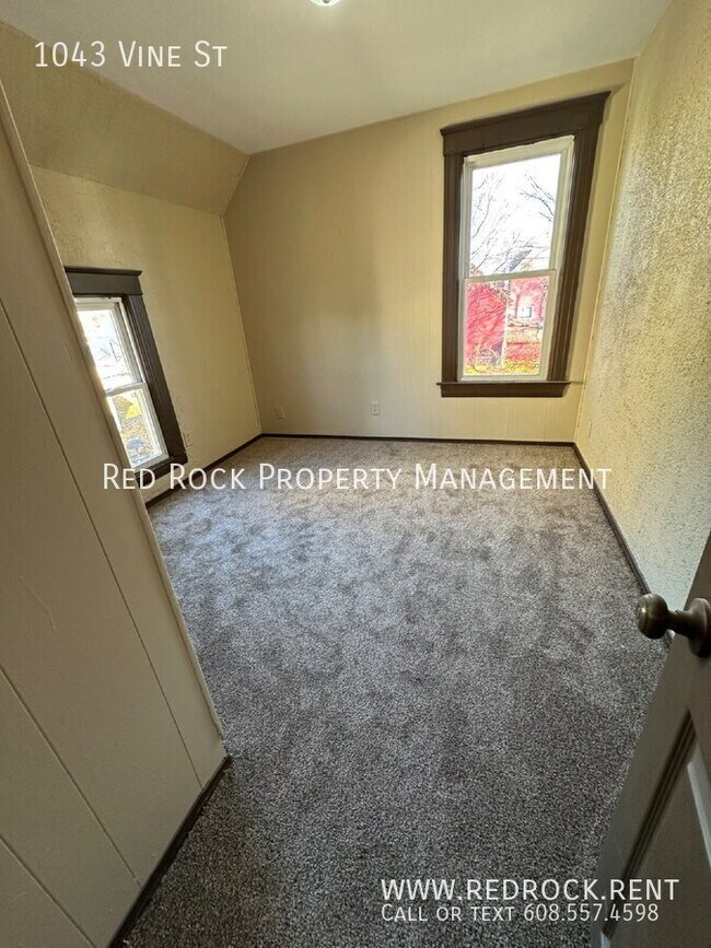 Building Photo - 1043 Vine St