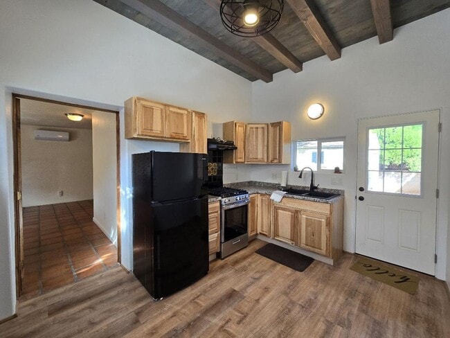 Primary Photo - 1410 Zuni St