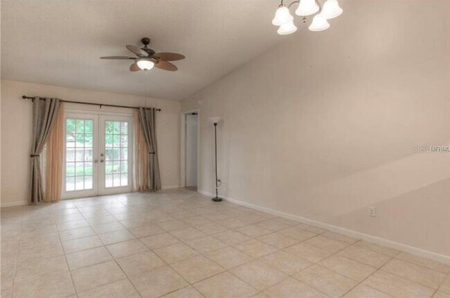 Building Photo - 1761 Lakeview Village Dr