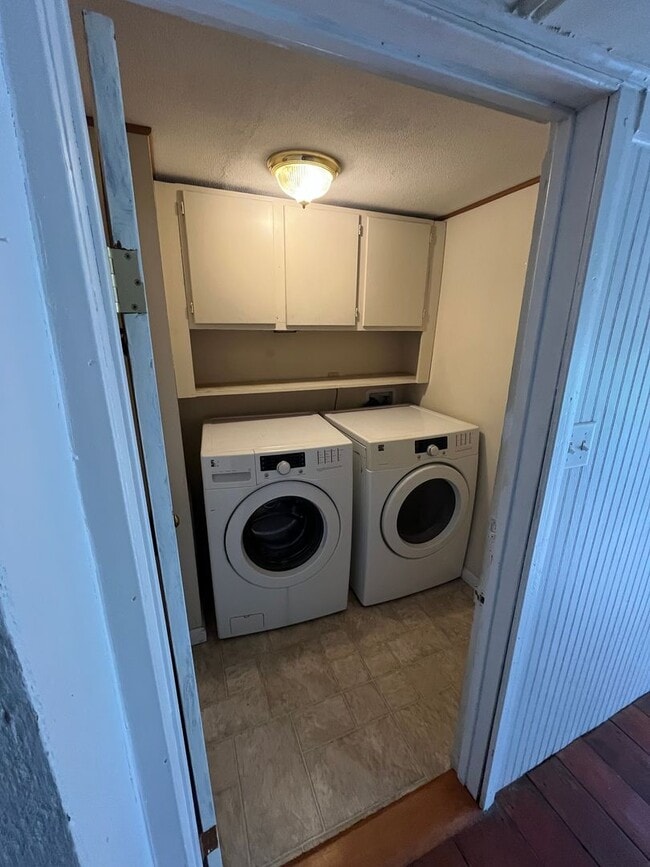 Building Photo - 3-bedroom, 2-bath single-family home located in Greencastle
