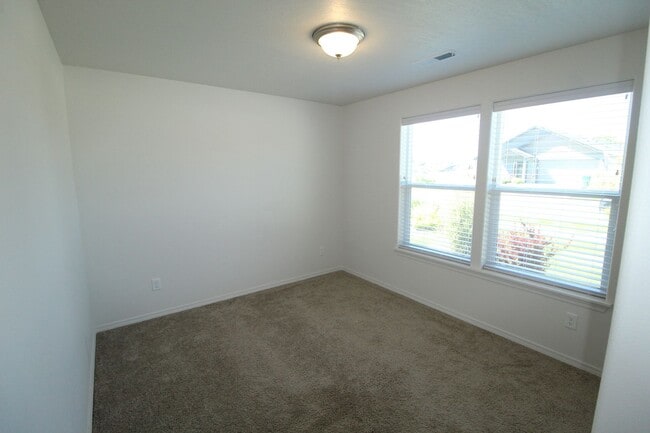 Building Photo - 14505 E Sanson Ave