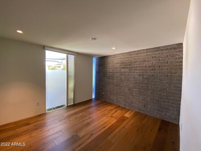 Building Photo - 4411 N 40th St